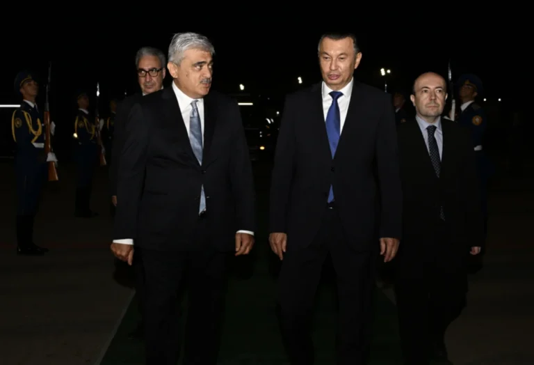 Tacikistanın baş naziri Azərbaycana gəldi