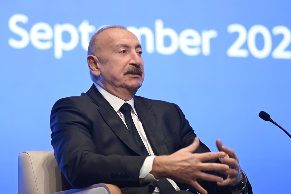 Bakıda keçirilən forumun ikinci günü: Prezident tədbirdə iştirak etdi - VİDEO 15 pr 51