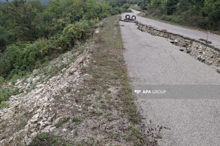 Rustov-Xanəgah yolunda sürüşmə oldu - FOTOLAR