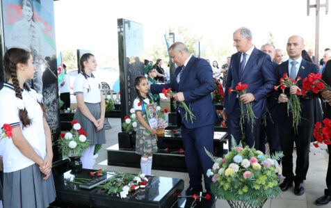 Suraxanıda şəhid məzarları ziyarət edildi – FOTOLAR