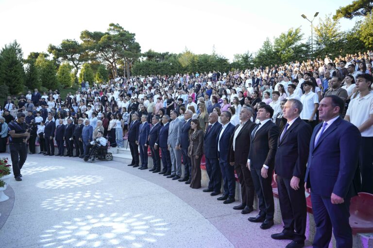 Xətaidə yüksək bal toplamış məzunlarla görüş və konsert keçirildi - VİDEO