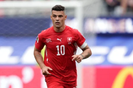 Məşhur futbolçu koronavirusa görə cərimələndi