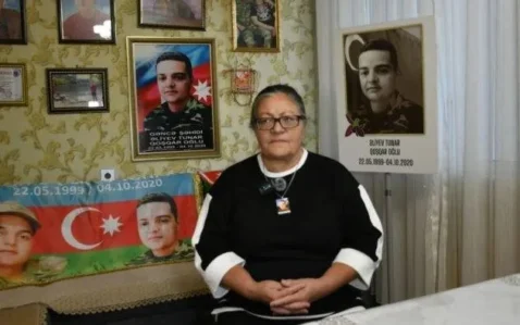“Qışqırdım ki, ermənilər Gəncəni vurdu” – İlk mülki şəhidin anası – VİDEO