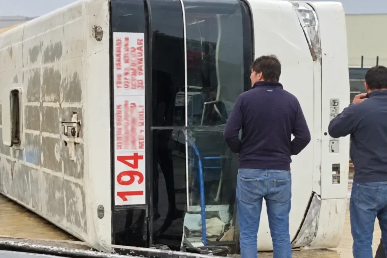 "Sədərəy"in girişində avtobus aşdı - VİDEO