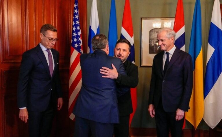 Зеленский и представители Трампа на закрытой встрече: что происходит?