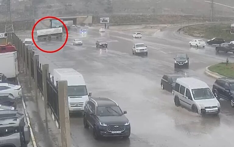 Bakıda avtobus belə aşdı - Anbaan video