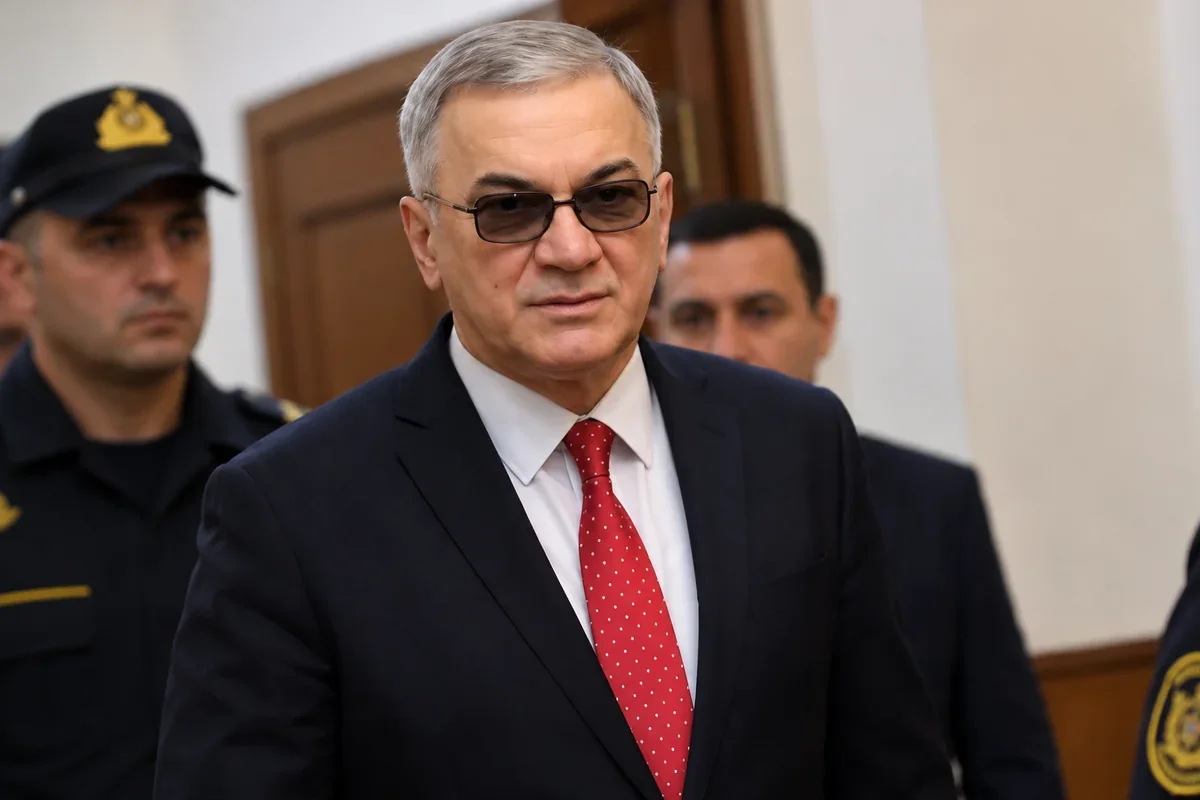 Sabiq baş konsul Sultan Qasımov 191 min manatlıq dələduzluqda ittiham olunur xəbəri üçün şəkil