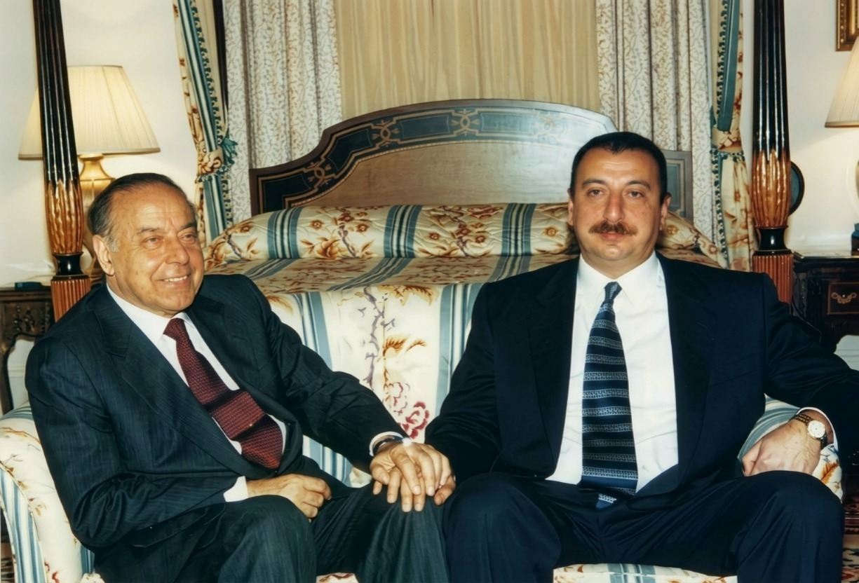Eliyevler 121