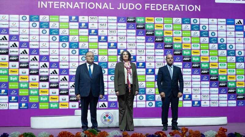 Cüdo üzrə dünya çempionatının bayrağı Qazaxıstana təhvil verildi xəbəri üçün şəkil