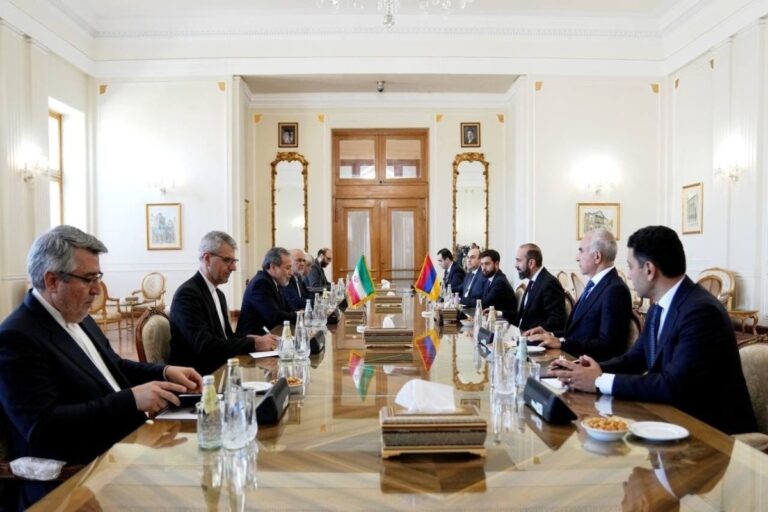 Əraqçi ilə Mirzoyan nələri müzakirə etdilər?