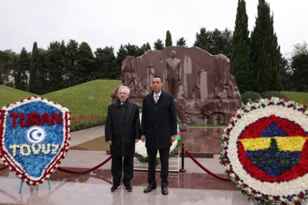 Əziz Yıldırım Heydər Əliyevin məzarını ziyarət etdi – FOTOLAR
