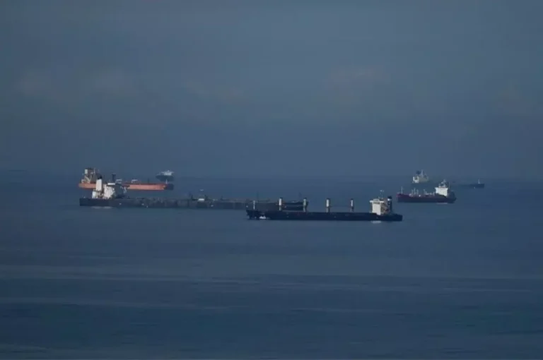 Hörmüzdə tankerə hücum: 12 dənizçi yaralandı