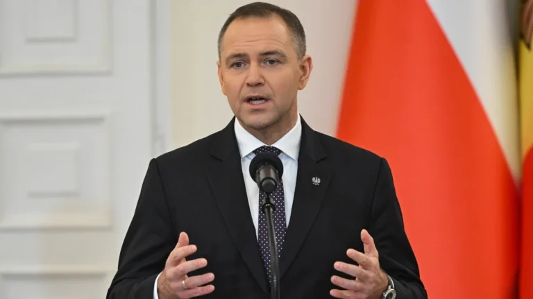 Polşada Konstitusiya Məhkəməsi zorla ələ keçirilib - Navrotski