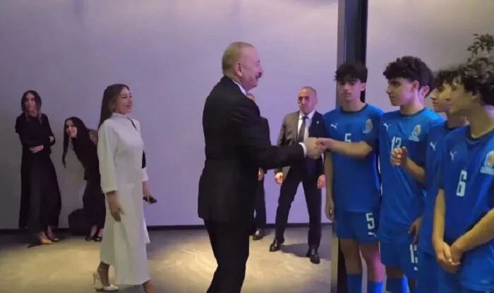 prezident futbolcularla gorus