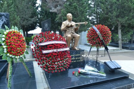 Ramiz Quliyevin qəbirüstü abidəsinin açılışı oldu